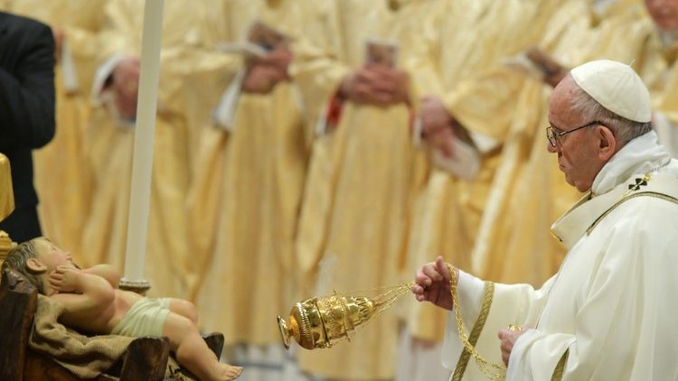 Papa Francisco durante a Missa do Galo, na segunda-feira (24)