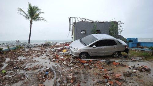 Sobe para 429 número de mortos por tsunami na Indonésia