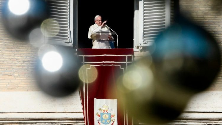 教皇フランシスコ、2018年12月26日、聖ステファノの祝日、正午の祈りの集いで