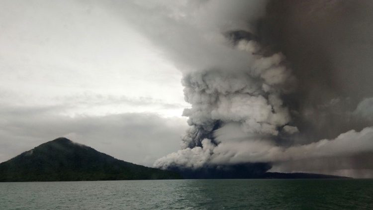L'attività del vulcano Anak Krakatoa 