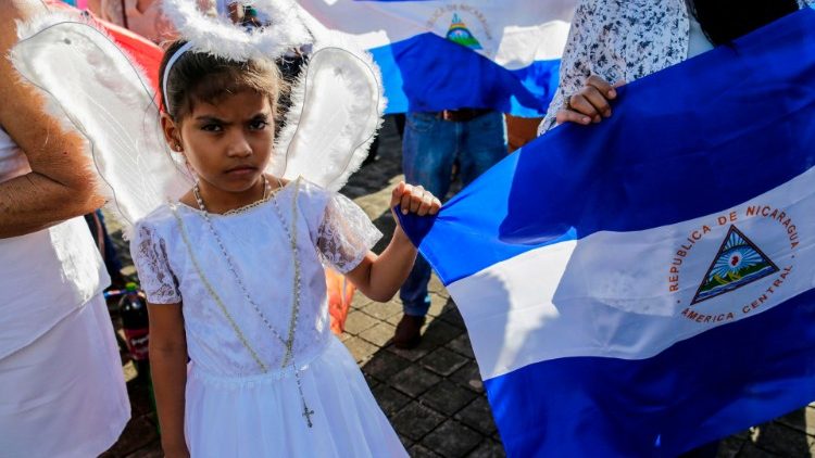 Statt Friedensmarsch gab es eine Heilige Messe: hier eine kleine Teilnehmerin an der Messe in Managua am 1. Januar 2019