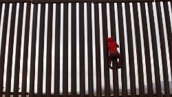 topshot-mexico-us-border-wall-1547021337607.jpg