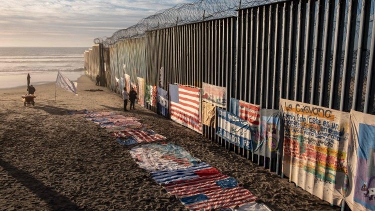 Il muro al confine tra Messico e Usa