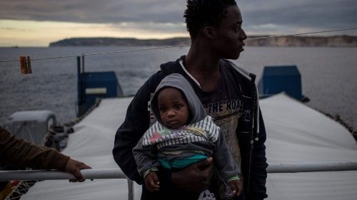 Informe Astalli 2020: la precariedad de los migrantes es la nueva emergencia