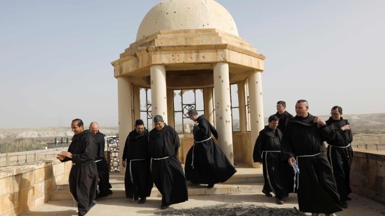 Ferencesek látogatása a Keresztelő Szent János templomnál a Jordán-folyó partján 1967 óta először