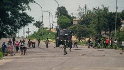 zimbabwe-politics-economy-oil-protest-1547656149112.jpg