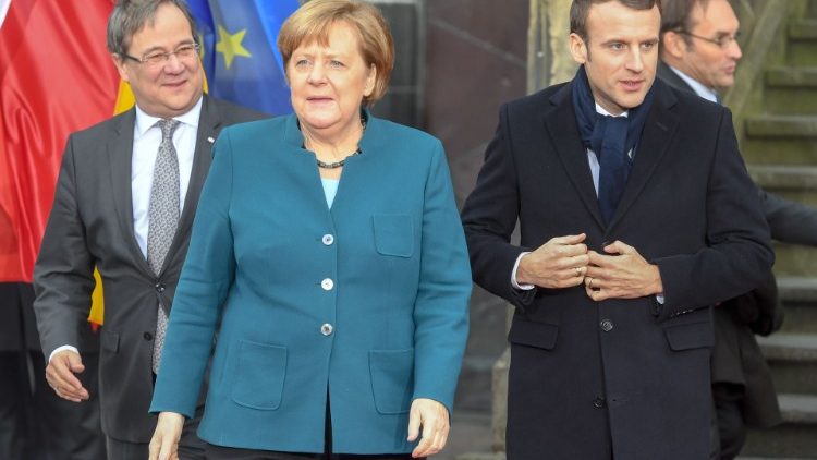 Merkel und Macron vor dem Aachener Rathaus
