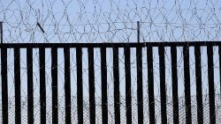 border-wall-funding-the-focus-of-continued-pa-1548277432623.jpg