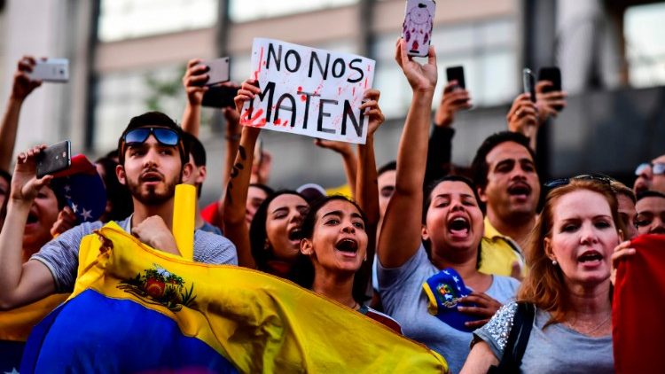 topshot-argentina-venezuela-crisis-opposition-1548317360987.jpg