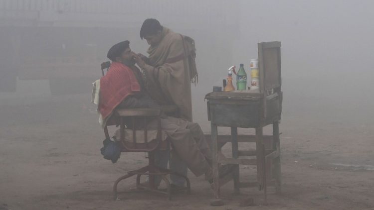 Lahore: Heftiger Smog behindert die Sicht  - für Christen wird die Zukunft dagegen heller