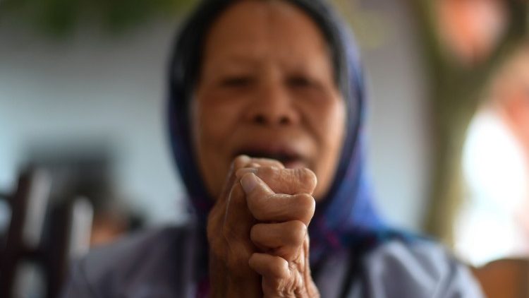 Doente de hanseníase em hospital na Província Thai Bihn, norte do Vietnã, que acolhe mais de 4 mil pacientes com a doença