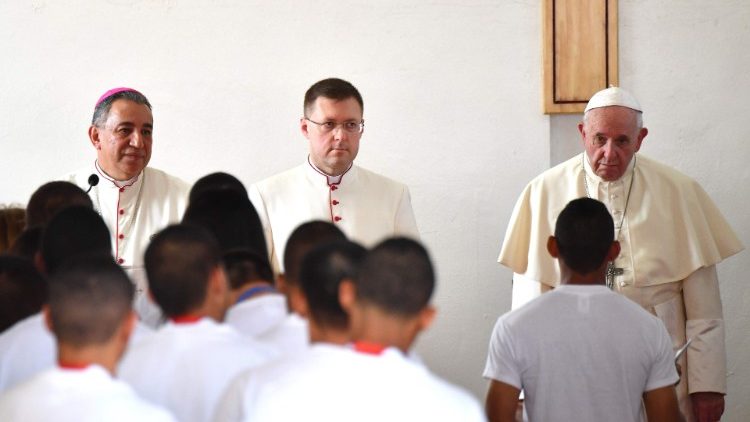 Покаятелна литургия в затвора за непълнолетни „Лас Гарсас де Пакора"