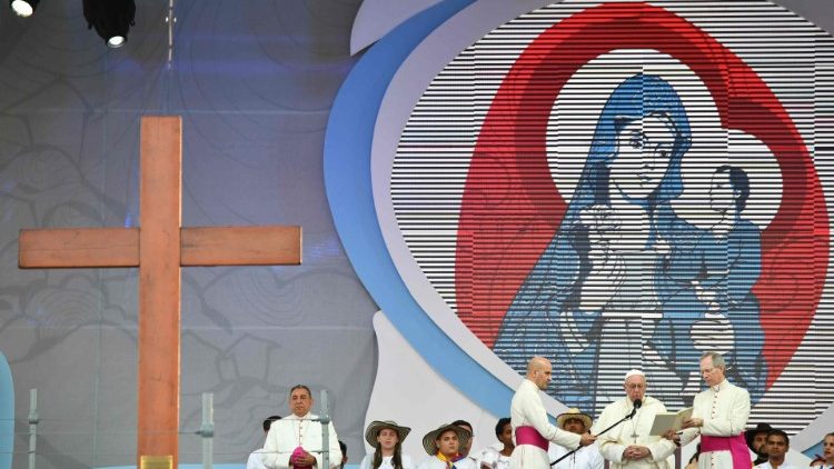 Bóle Ameryki Łacińskiej w centrum Drogi Krzyżowej z Papieżem 
