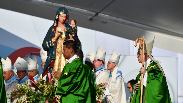 Misa de envío presidida por el Papa en el Metro Park de Ciudad del Panamá