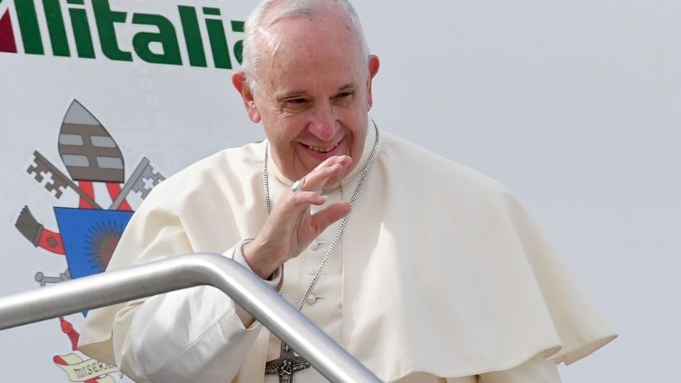Le Pape embarque à bord du vol Alitalia le conduisant aux Émirats Arabes Unis, ce 3 février 2019