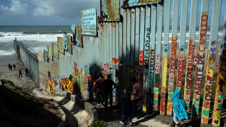 Il muro anti-migranti tra Messico e Stati Uniti