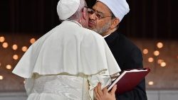topshot-uae-vatican-religion-pope-islam-1549356828563.jpg