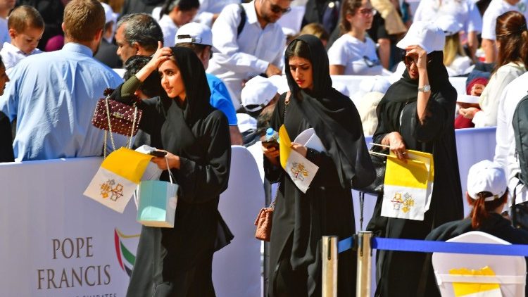 Млади поклонници по време на посещението на папа Франциск в Абу Даби, 5 февруари 2019