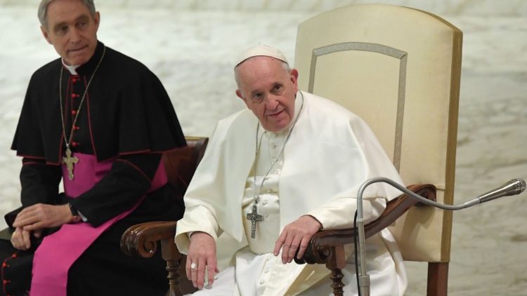 Erzbischof Gänswsein und Papst Franziskus