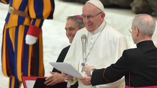 Erzbischof Gänswein: „Franziskus hat großen Humor“