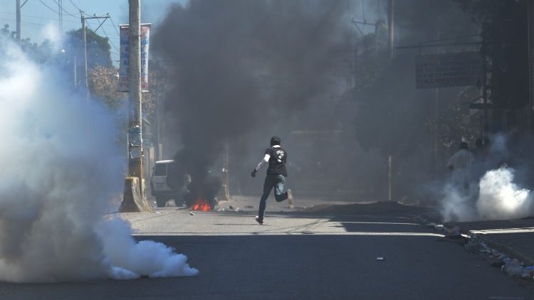 Demonstrators flee teargas fired by Haitian police on 4th day of riots
