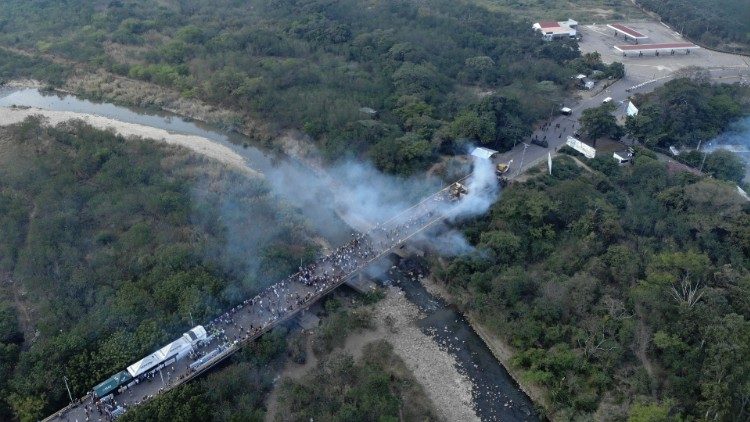 colombia-venezuela-crisis-border-1550961322891.jpg