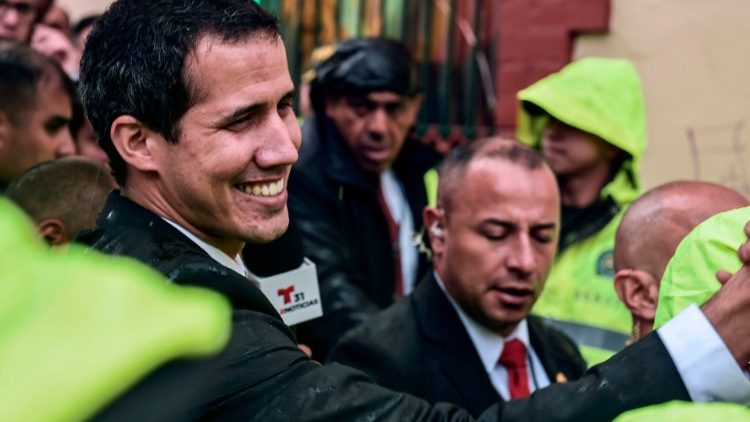  Seit sich der venezolanische Oppositionsführer Juan Guaidó zum Übergangspräsidenten erklärte, hat sich die Lage im krisengebeutelten Venezuela zugespitzt
