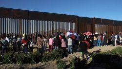 mexico-us-border-prayer-1551237295367.jpg
