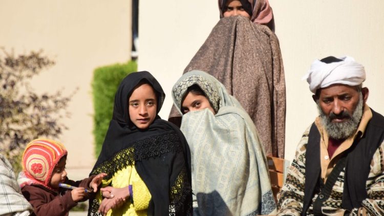 Die Bewohner des Grenzdorfes Chakothi in Azad Kashmir in Pakistan wurden infolge der erneuten Eskalation des Kaschmir-Konfliktes evakuiert
