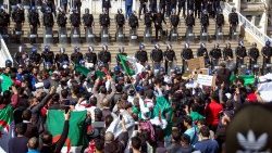 algeria-politics-demo-1551528650081.jpg
