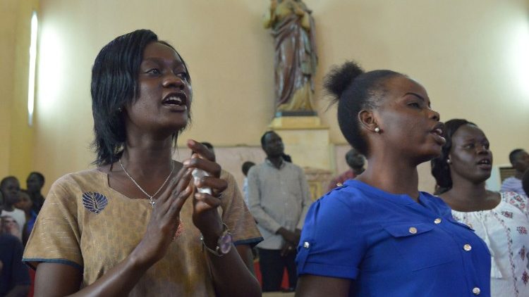 South Sudanese Catholic fatihful at prayer
