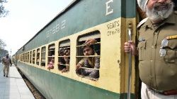 india-pakistan-kashmir-conflict-train-transpo-1551702042311.jpg