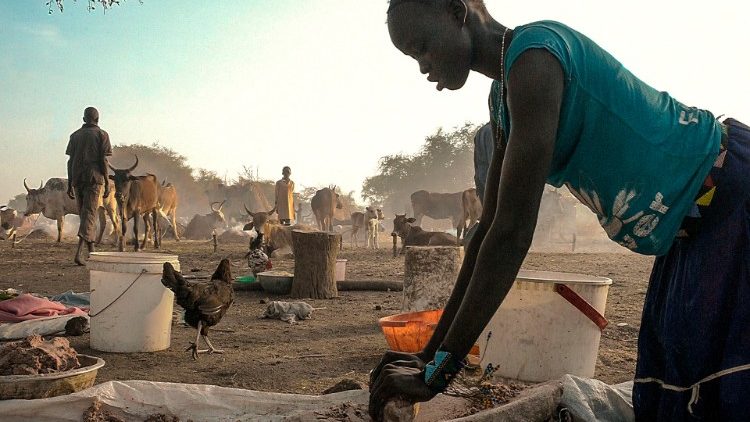 Donna in un villaggio in Sud Sudan