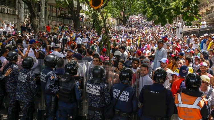 topshot-venezuela-crisis-opposition-demo-1552216859115.jpg