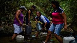 topshot-venezuela-crisis-water-1552549255565.jpg