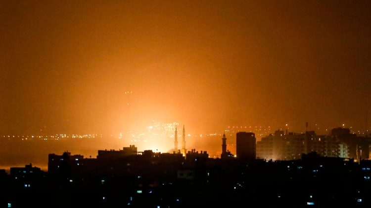 مقاتلات إسرائيلية تغير على مواقع تابعة لحماس في قطاع غزة