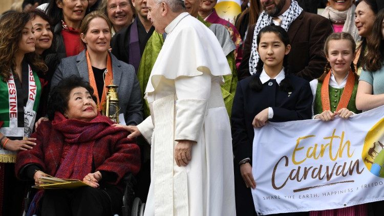 pope francis with a group of Japanese during the General Audience