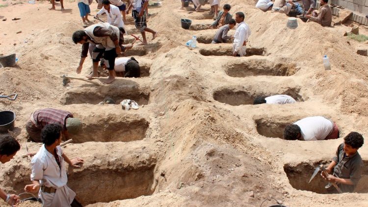 Yemenis dig graves for children after their schoolbus was hit during an airstrike
