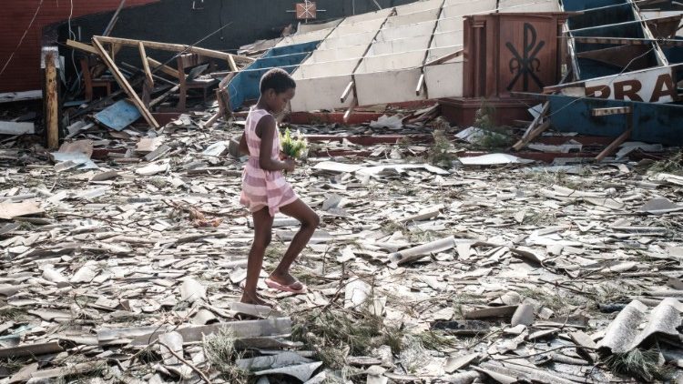 Destruição provocada por ciclone em Beira