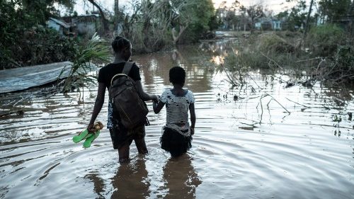Africa, ciclone Idai. Vescovo di Beira: popolazione reagisce alla grande desolazione 