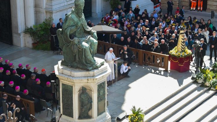 البابا فرنسيس في مزار لوريتو المريمي 25 آذار مارس 2019