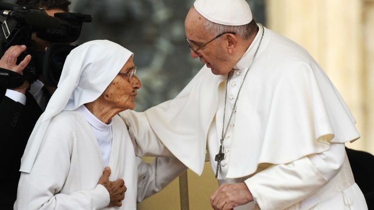 프란치스코 교황과 마리아 콘체타 에수 수녀
