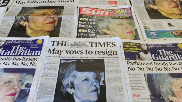 Quotidiani britannici annunciano decisione  del Primo ministro Theresa May