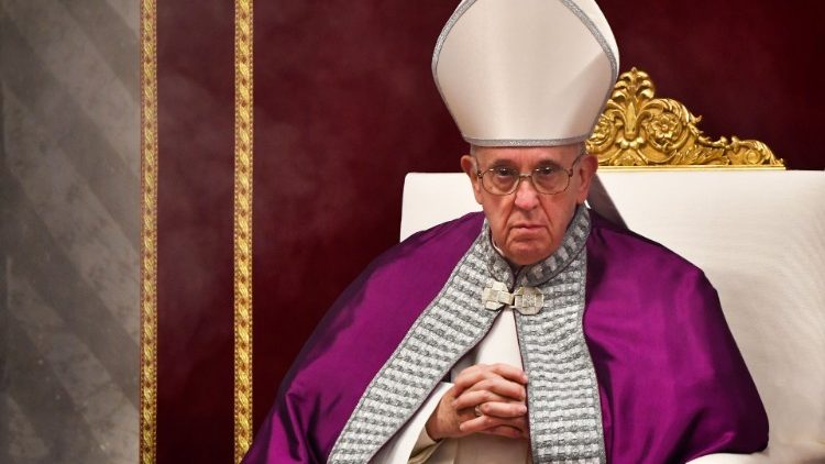 Папа падчас пакутнага набажэнства ў Ватыкане
