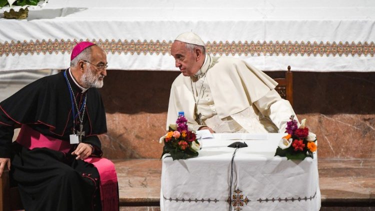 Påven Franciskus och ärkebiskopen av Rabat Cristobal Lopez Romero