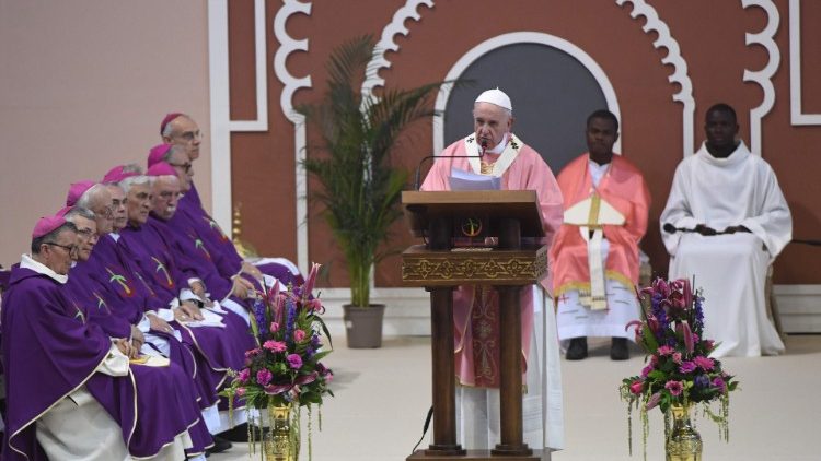 Papa Francesco durante la celebrazione eucaristica a Rabat