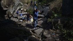 venezuela-crisis-water-shortages-1554221043166.jpg