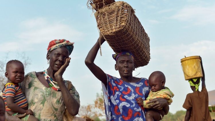 Des femmes et leurs enfants sur un marché de Udier, Soudan du Sud, mars 2019 