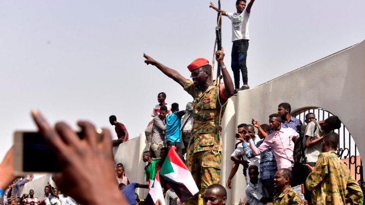 Jeshi la Sudan Kongwe limempindua Rais Omar Al Bashir na kumwondoa kutoka madarakani!