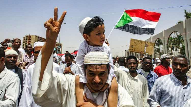 La popolazione in festa in Sudan